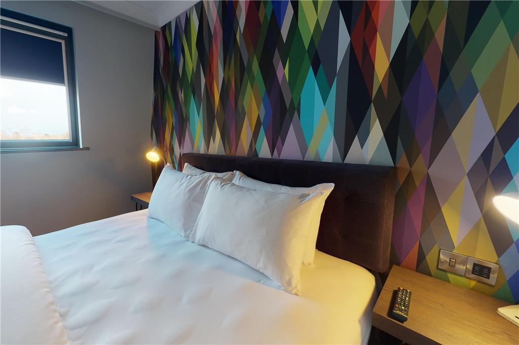 Village Hotel Бракнел Стая снимка