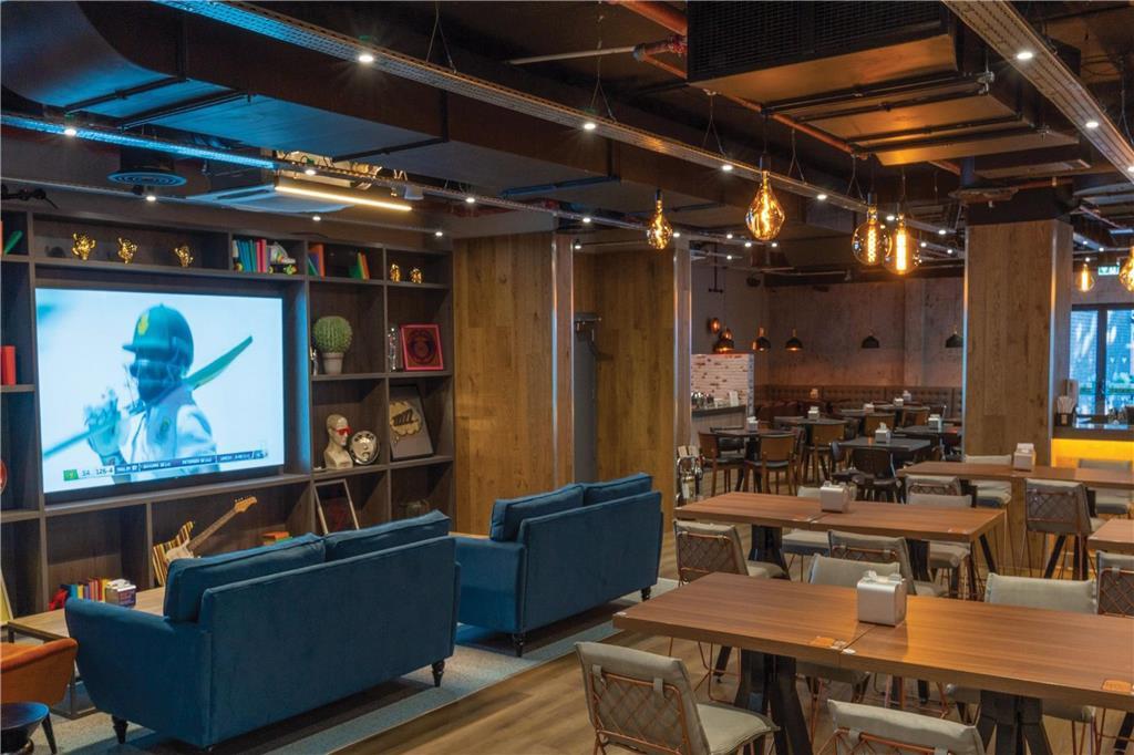 Village Hotel Бракнел Ресторант снимка